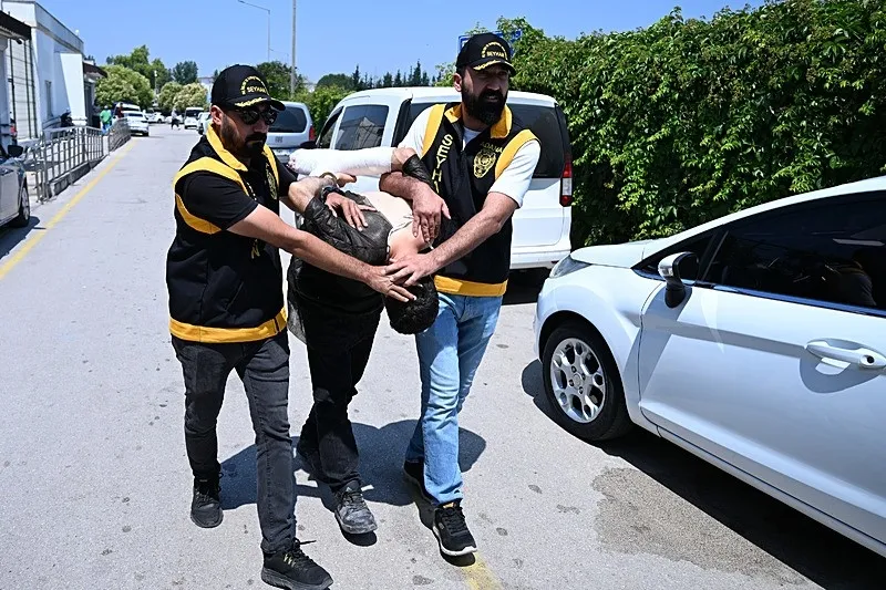 adanada-platonik-dehset-heyecanlandim-saldirdim-1781077126380.jpeg Adana'da "platonik" dehşet! Genç kadına bıçakla saldırdı savunması pes dedirtti: Görünce heyecanlandım-3