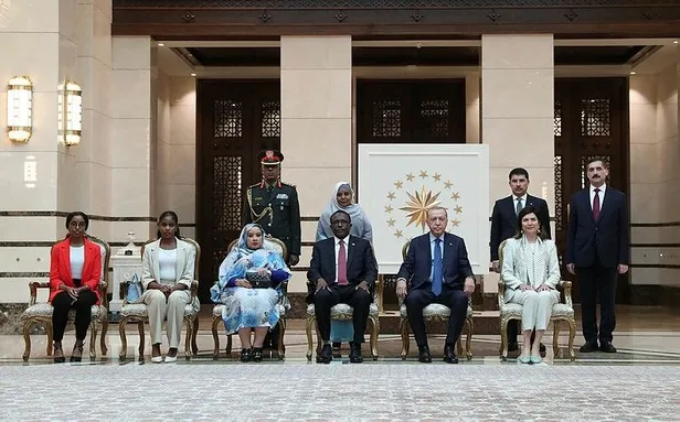 baskan-erdogana-guven-mektubu-tek-tek-kabul-etti-1658843549038.jpeg Başkan Erdoğan'a güven mektubu... Tek tek kabul etti-4
