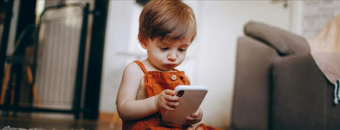 ingiltereden-cocuklara-ekran-yasagi-yeni-ekran-kurallari-aciklandi-1776879902719.jpeg İngiltere’den çocuklara ekran yasağı: Yeni ekran kuralları açıklandı! Sıfır yaşa sıfır tolerans-6