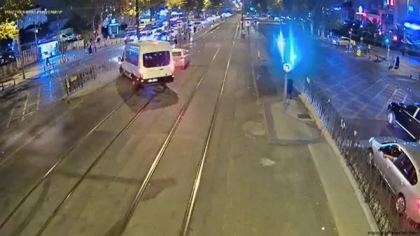 Fatih'te tramvay yolundaki feci kaza kamerada-3
