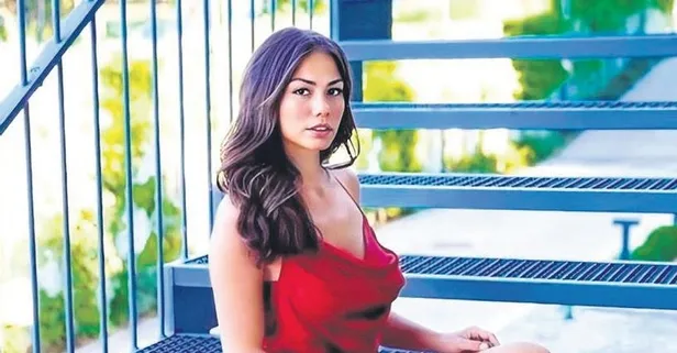 Demet Özdemir ve Hande Erçel arasında şoke eden kıskançlık krizi! Sinirlenince sosyal medyada takipten çıkardı