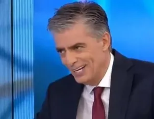 Yunan sunucu Türkiye’ye saldırırken komik duruma düştü!