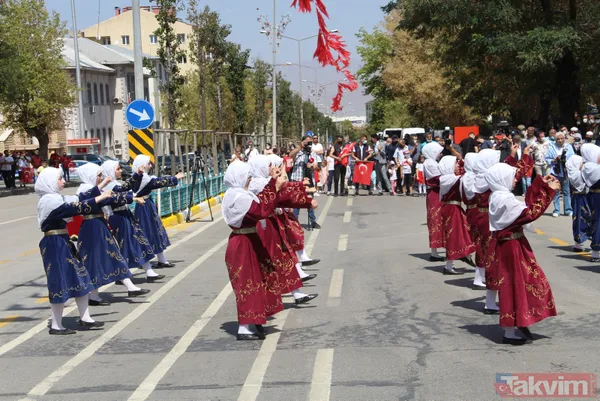 30 Ağustos Zafer Bayramı coşkusu tüm yurtta! Herkes meydanlara akın etti - 46