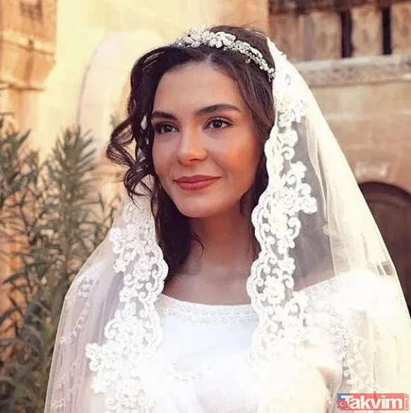 Burcu Özberk annesinin gençliğinin kopyası genetik kodlar iş başında! Burcu Özberk'in annesini görenler Burcu'yu unuttu - 7