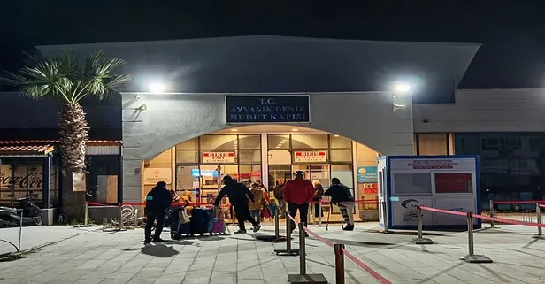 Midilli'de mahsur kalan Türk tatilciler yurda döndü: Şap isyanı 4 saat sonra bitti