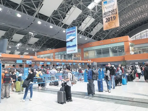 ABD Kovid-19'a yenildi! Türkiye'de valizini alan uçağa binip tatile çıktı-3