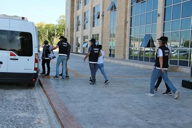 Son dakika: Uşak'tan İzmir'e sevk edilen 40 kilo esrar dedektör köpeklere takıldı-2