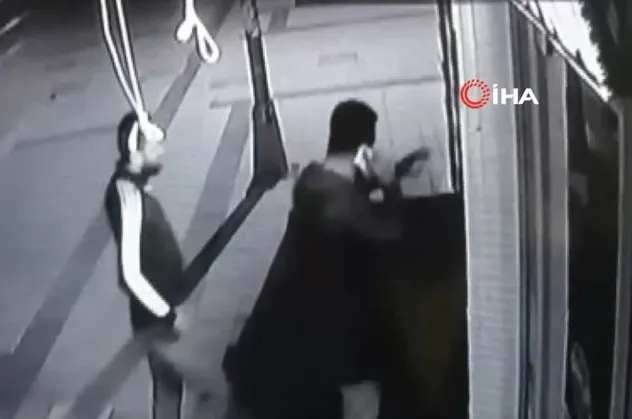 Genç kadın kapıyı açınca dehşeti yaşadı