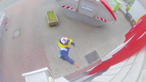 Almanya'da camilere alçak saldırı!-1