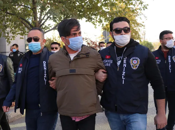 kiz-arkadasinin-bogazini-keserek-oldurdu-kurban-sebnem-sirin-olmeden-son-bir-defa-opeyim-dedi-1643786478791.jpg Kız arkadaşının boğazını keserek öldürdü! Kurban Şebnem Şirin 'Ölmeden son bir defa öpeyim' dedi-8