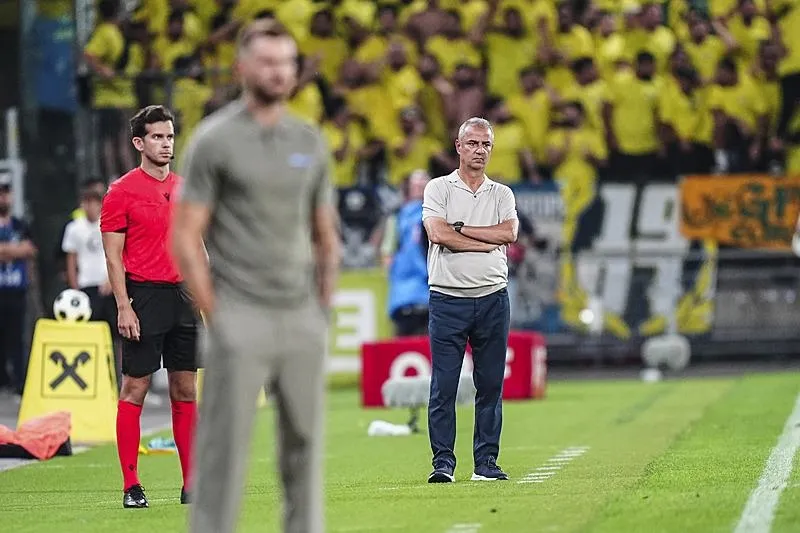 fenerbahcede-ismail-kartal-tartismasi-o-karar-tepki-cekti-1786947664307.jpeg Fenerbahçe'de İsmail Kartal tartışması! O karar tepki çekti-3