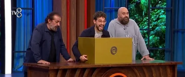 masterchef-kaptanlik-oyununu-kim-kazandi-haftanin-yeni-takim-kaptanlari-kimler-9-ekim-2023-masterchef-mavi-kir-1696881437667.jpg HAFTANIN YENİ TAKIM KAPTANLARI kimler? MasterChef kaptanlık oyununu kim kazandı? 9 Ekim 2023 MasterChef MAVİ-KIRMIZI takım...-3