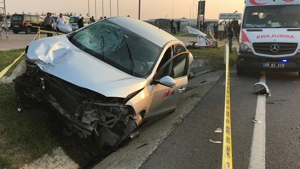 Tekirdağ'da feci kaza anı güvenlik kamerasında! Otomobil yol kenarında bekleyenlere çarptı: 1 ölü-4