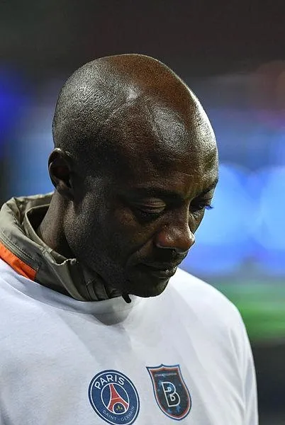 Başakşehir PSG ile oynanan maçta Webo’ya yapılan ırkçı saldırı sonrası dünyaya ders verdi-3