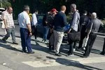 Beyoğlu’nda feci kaza: Arabaların arasında sıkışan gencin bacağı koptu!