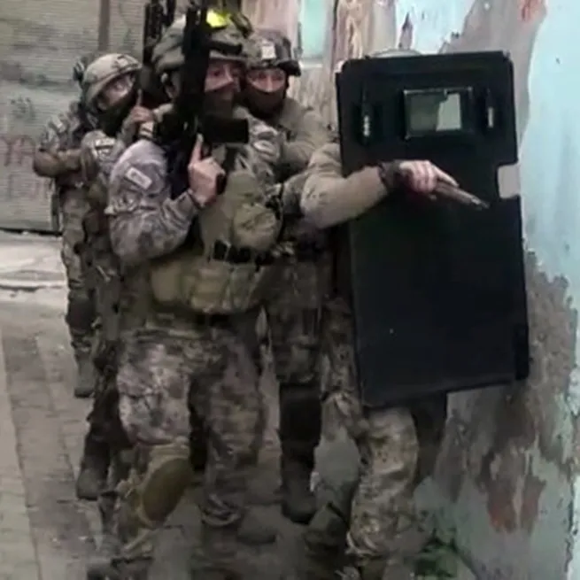 Son dakika: Diyarbakır merkezli 21 ilde terör operasyonu: 110 kişi gözaltında