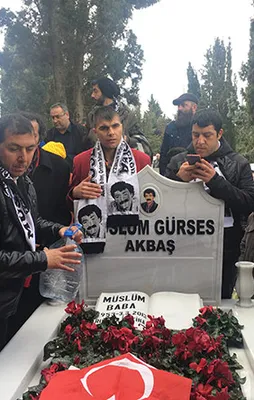 Müslüm Gürses kabri başında anıldı