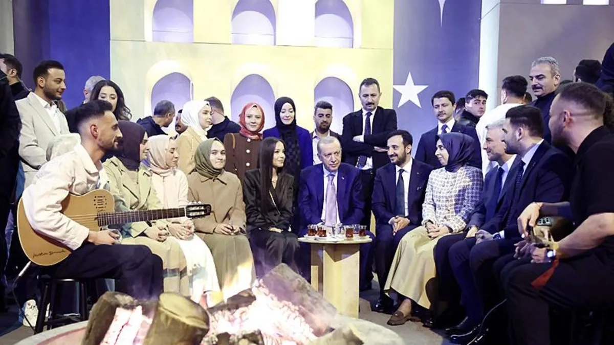 Başkan Erdoğan'dan ateş başında gençlerle sohbet!