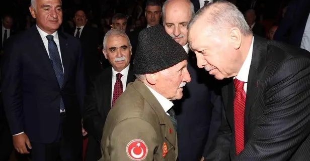 Başkan Erdoğan 10 Kasım töreninde Kore Gazisi Pirağa Uzun’la yan yana! Özel olarak davet etti