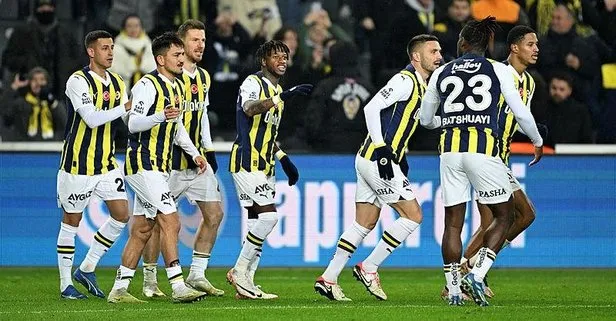 Lider Kanarya ezdi geçti! Fenerbahçe Kadıköy’de Konya’ya karşı gol şov yaptı
