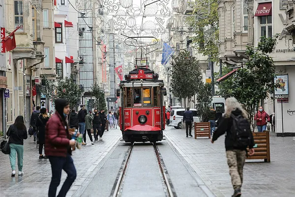 son-dakika-istiklal-caddesinde-yarindan-itibaren-ayni-anda-sadece-7-bin-kisi-bulunabilecek-1606902524295.jpg
