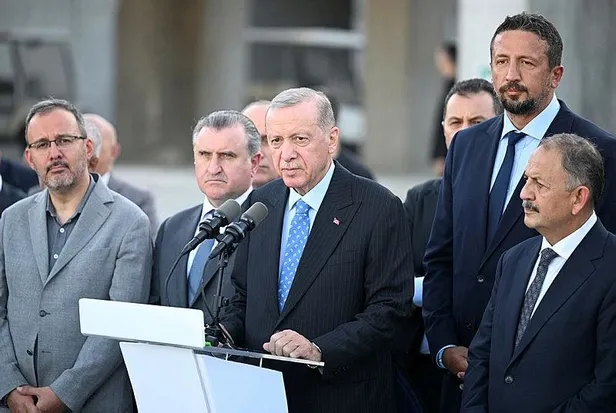 baskan-erdogan-basketbol-gelisim-merkezinin-santiyesinde-incelemelerinin-ardindan-aciklamalarda-bulundu-1690563502157.jpeg Başkan Erdoğan, Basketbol Gelişim Merkezi'nin şantiyesinde incelemelerinin ardından açıklamalarda bulundu-4