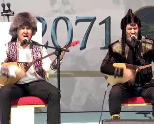 Malazgirt etkinliklerindeki ’dombra’ performansı
