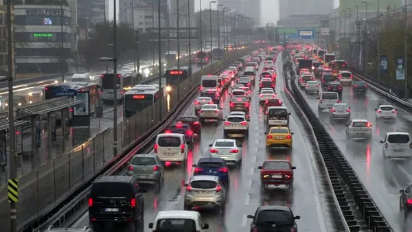 İstanbul'da sağanak yağış sonrası trafik durma noktasına geldi!-4