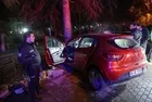 Önce refüje çıktı ardından ağaca çarptı! 17 yaşındaki sürücü öldü 5 kişi yaralandı! Araçta 3 ruhsatsız silah bulundu