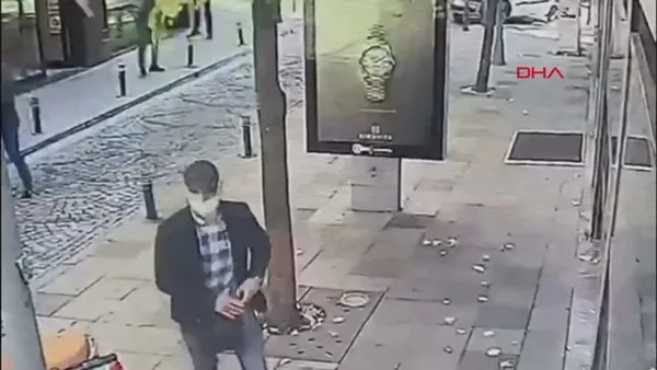 istanbulun-gobeginde-milyonluk-soygun-polis-her-yerde-onlari-ariyor-1634206932196.jpg İstanbul'un göbeğinde milyonluk soygun! Polis her yerde onları arıyor-2