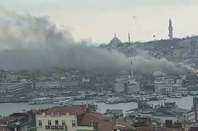 Son dakika: Eminönü'nde bir iş yerinde yangın!