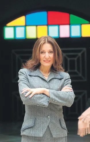 Telefon dolandırıcılığı uyarıları faydasız kaldı, sahtekarlar bu kez ünlü sosyolog Prof. Dr. Nilüfer Narlı'yı kandırdı