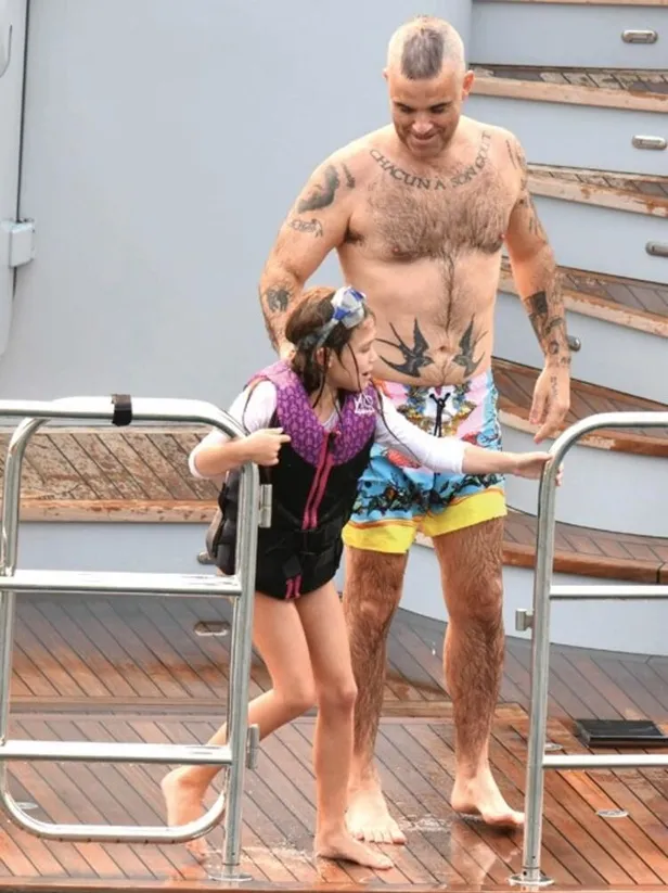 Dünyaca ünlü şarkıcı Robbie Williams ve Türk eşi Ayda Field Türkiye'den vazgeçemiyor! Bodrum'dan sonra sıra Datça'da-9