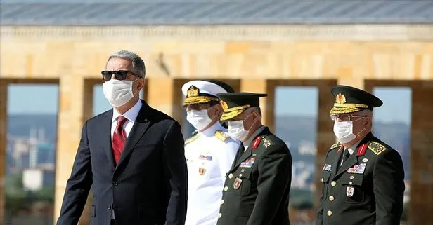 Son dakika: Milli Savunma Bakanı Hulusi Akar’dan OYAK Genel Kurulu öncesi Anıtkabir’e ziyaret