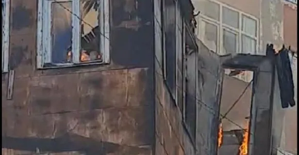 Beyoğlu'nda yangın çıkan metruk bina kısmen çöktü