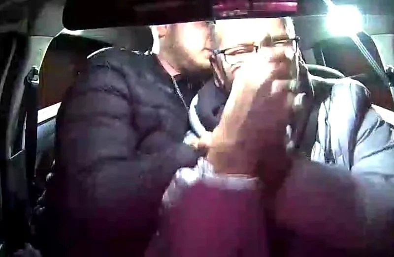 Manisa'da korku dolu anlar: Taksiciye bıçaklı gasp girişimi! (Takvim.com.tr)