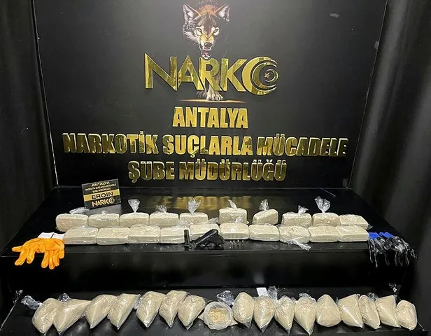 antalyada-kokunu-kurut-operasyonu-32-gozalti-1658494701171.jpeg Antalya'da 'kökünü kurut' operasyonu: 32 gözaltı-1