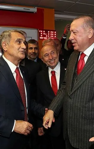 Başkan Erdoğan Türkiye-İzlanda maçı sonrası soyunma odasına indi! İşte o anlar