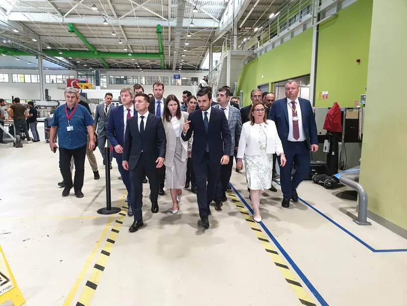 Ukrayna Cumhurbaşkanı Vladimir Zelenskiy'den Baykar tesisine ziyaret - 8