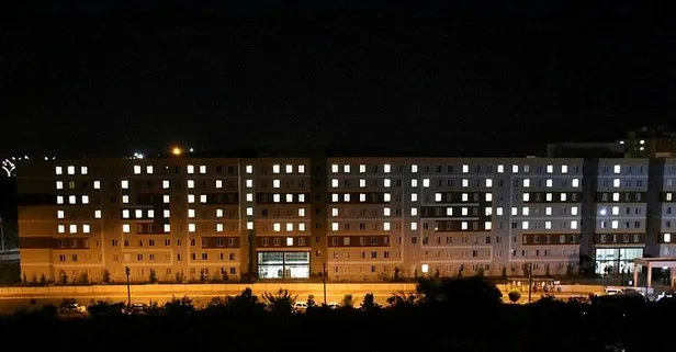 Ogrenciler Odalarinin Isiklarini Acik Birakarak Baris Pinari Yazdi Takvim