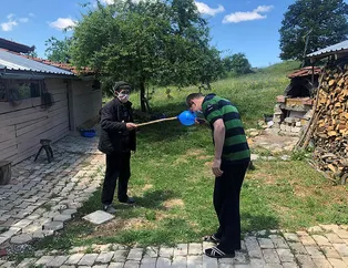 Bursa’da görülmemiş bayramlaşma! Sopanın ucundaki...