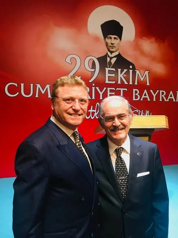 kemal-kilicdaroglunun-zor-durumda-dedigi-esnafin-pandeminde-kendisine-makam-arabasi-aldigi-ortaya-cikti-1606396330808.jpg Kemal Kılıçdaroğlu'nun zor durumda dediği esnafın pandemide kendisine makam arabası aldığı ortaya çıktı-7