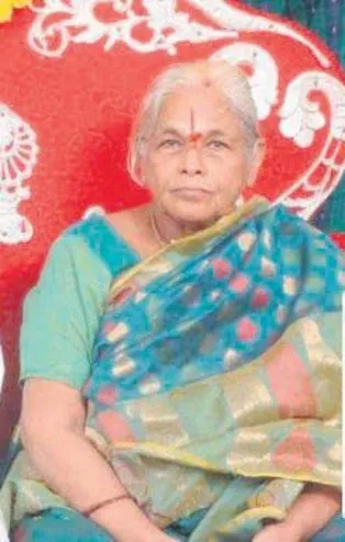 Hindistan’da 73 yaşındaki bir kadın ikiz bebekler dünyaya getirdi