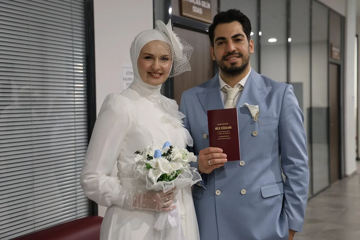 1782486781735.jpeg 26.06.2026 çılgınlığı! Evlenmek isteyen çiftler unutulmaz günde nikah dairelerine akın etti-5