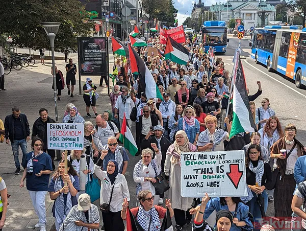İsveç'in başkenti Stockholm'de yüzlerce kişi Filistin için sokaklara döküldü: Özgür Filistin, Özgür Gazze - 8