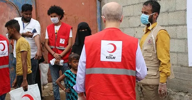 Türk Kızılay Yemen’de muhtaç olan 13 bin aileye kurban eti dağıtıyor