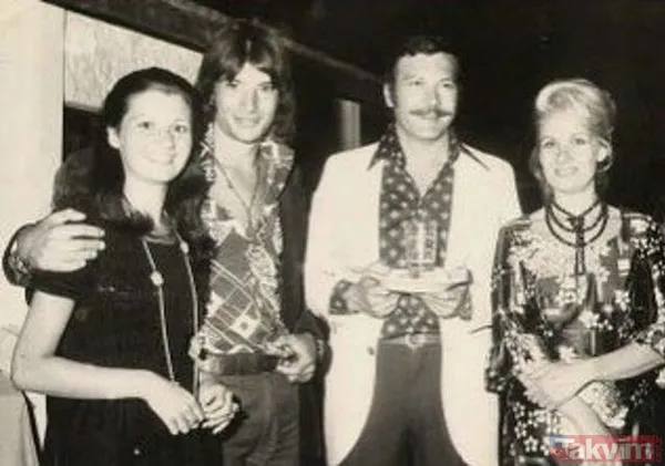 Yeşilçam'ın yakışıklı jönü Kartal Tibet oğluyla aynı filmdeymiş! Yıllar sonra ortaya çıktı! Meğer Müslüm Gürses'in Mutlu Ol Yeter filminde... - 11