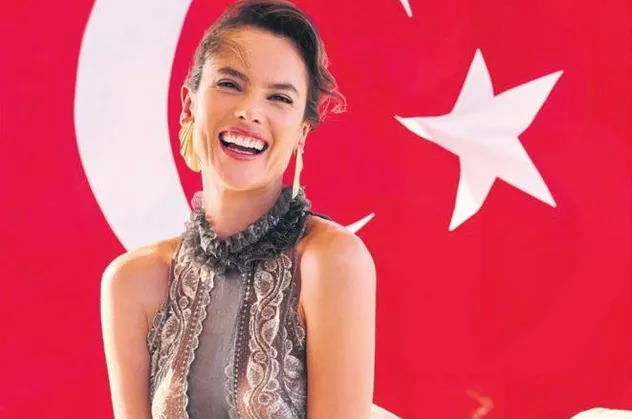 Dünyaca ünlü Brezilyalı top model Alessandra Ambrosio Türkiye'ye geldi! | Saklambaç haberleri