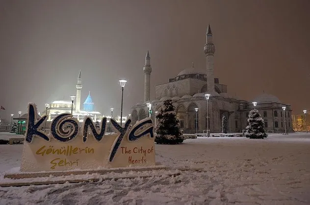 Gönüllerin şehri Konya beyaza bürününce ortaya kartpostallık görüntüler çıktı