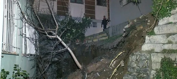İki bina arasındaki istinat duvarı çöktü